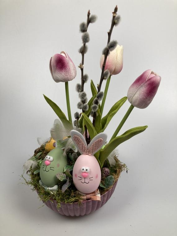 Tappancsosék meggyjoghurt színű tulipános, igazi tojásos, mohás tartós asztaldísze 