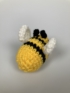 Kép 3/4 - Pihe-puha horgolt zsenília méhecske plüssfigura