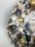 Kép 3/4 - Üveggömböktől ragyogó, elegáns, karácsonyi, kék-arany terméskopogtató