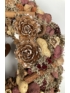 Kép 3/4 - Csilingelő sapkás, téli ruhás, láblógató rénszarvasos tartós terméskopogtató