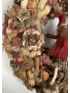 Kép 4/4 - Csilingelő sapkás, téli ruhás, láblógató rénszarvasos tartós terméskopogtató