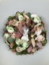 Kép 1/4 - Könyöklő fehér nyuszis - boglárkás, pasztell színvilágú kopogtató 