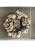 Kép 1/4 - Vintage színvilágú, többévszakos, kócosan bájos, kövirózsás-rózsás-boglárkás síkalapos kopogtató