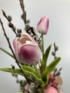 Kép 4/4 - Áfonyásjoghurt színű tulipános, igazi tojásos, mohás tartós asztaldísz