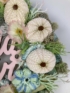 Kép 3/4 - Horgolt virágos, Hello nyár feliratú, vidám síkalapos kopogtató
