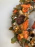 Kép 4/4 - Töki Makik élénk színű, őszi hangulatú, gazdagon díszített terméskopogtatója