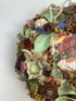 Kép 3/4 - Őszi forgatag - egyedi hangulatú, gazdagon díszített tartós terméskopogtató Édes Otthon feliratú festett fatáblával 
