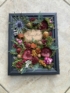 Kép 1/4 - Őszi színvilágú, tartós virágkép hölgyeknek - asztalra, bútorra állítható virágdísz bármilyen felirattal