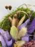 Kép 4/4 - Lillácska, hiányzol! - Kedves, lilás színvilágú, termésekkel és egyéb növényi részekkel díszített mohakoszorú