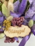 Kép 2/4 - Lillácska, hiányzol! - Kedves, lilás színvilágú, termésekkel és egyéb növényi részekkel díszített mohakoszorú