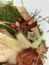Kép 4/4 - Hiányzol Apa! - Különlegesen kusza, termésekkel és egyéb növényi részekkel díszített mohakoszorú