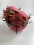 Kép 3/4 - Málna színű, degeszre tölött kerámia tök száraz- és selyemvirágokkal 
