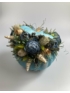 Kép 1/4 - Égszínkék, vintage rózsás és kék boglárkás, degeszre tölött kerámia tök száraz- és selyemvirágokkal 