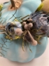 Kép 2/4 - Égszínkék, vintage rózsás és kék boglárkás, degeszre tölött kerámia tök száraz- és selyemvirágokkal 
