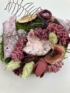 Kép 4/4 - Mályva - termésekkel s egyéb növényi részekkel díszített, "Hiányzol" feliratú mohakoszorú 