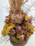 Kép 2/4 - Mustárszínű tökalapon nyugvó, szárazvirágos-selyemrózsás tartós, őszi kompozíció 