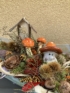 Kép 2/4 - Őszi luxus bőségtál - Mécsestartós, gombászó manós őszi, tartós asztaldísz növényi részekkel gazdagon díszítve