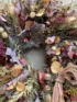 Kép 2/4 - Megrendelésre készülő, tetszőleges színvilágú szárazvirág kopogtató