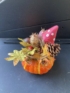 Kép 3/4 - Pöttyös gombás, narancssárga-citromsárga cirmos, őszi kerekecske tököcske tartós asztaldísz 