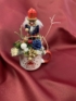 Kép 1/4 - Diótörő Dalibor kék tobozos, karácsonyi töltött bögrécskéje tartós virágdísz