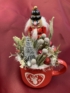 Kép 1/4 - Diótörő Dezső ezüst fenyőfával és brunniával ékített karácsonyi töltött bögrécskéje tartós virágdísz