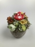 Kép 4/4 - Gyilkos galóca gombaházikós, margarétás, mohatakarós, tartós virágdísz világos szürke betonkaspóban