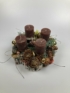 Kép 1/4 - Cédruska - 4 csokibarna hengergyertyás adventi asztaldísz növényekkel, cédrusrózsákkal és egyéb kellékekkel