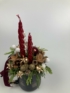 Kép 4/4 - Diótörő figurás, bordó metál csavart gyertyás karácsonyi töltött bögre zuzmó-tuja ágyon, szalagokkal