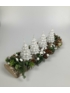 Kép 1/4 - Szikrázó fenyőerdő - hófehér fenyőgyertyás, 40 cm hosszú, fakérgen nyugvó adventi asztaldísz