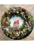 Kép 3/5 - 20 cm-es szalmaaalapra készült, termésekkel és örökdíszekkel díszített kopogtató festett fatáblával