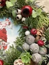 Kép 4/5 - 20 cm-es szalmaaalapra készült, termésekkel és örökdíszekkel díszített kopogtató festett fatáblával