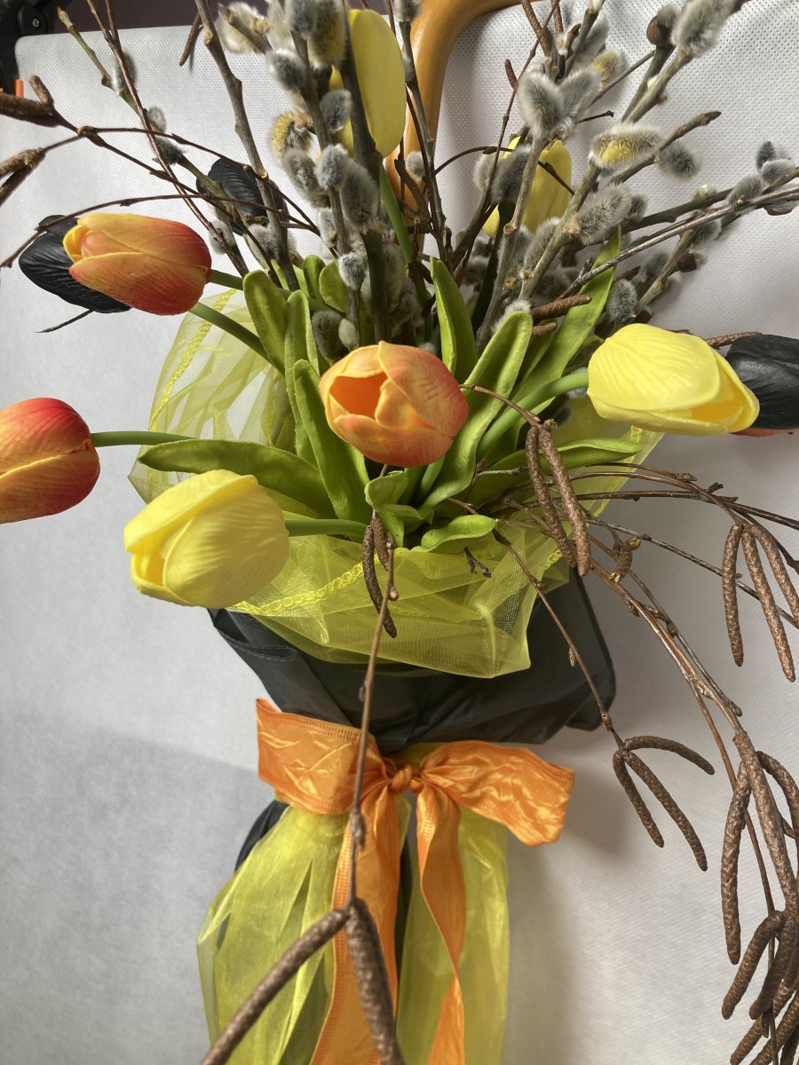 Viruló szürke esernyő - mutatós, elegáns tartós tulipáncsokor kopogtató