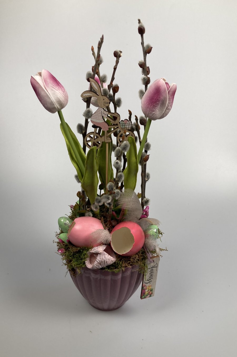 Áfonyásjoghurt színű tulipános, igazi tojásos, mohás tartós asztaldísz 