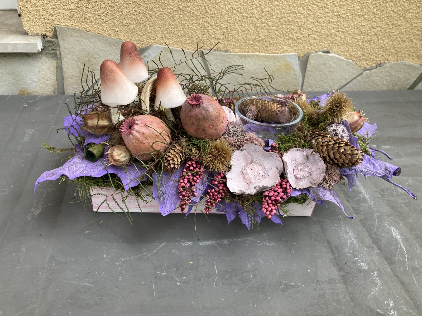 Mákgubós, mécsestartós őszi bőségláda Hello Ősz fatáblácskával - tartós asztaldísz növényi részekkel gazdagon díszítve
